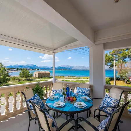 With Views Of The Bay Of Pollenca Apartment *