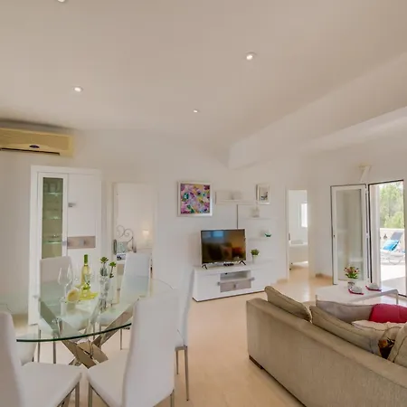 Apartment With Views Of The Bay Of Pollenca *