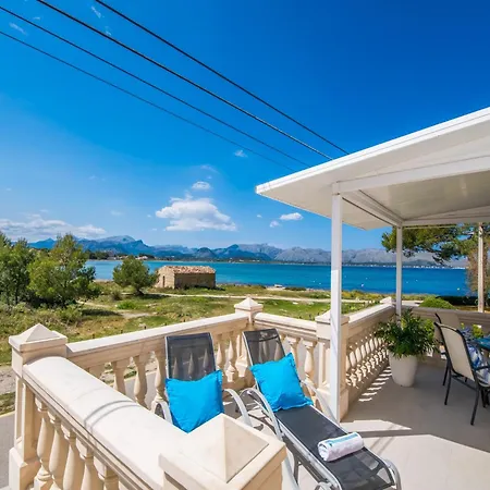 With Views Of The Bay Of Pollenca Apartment *